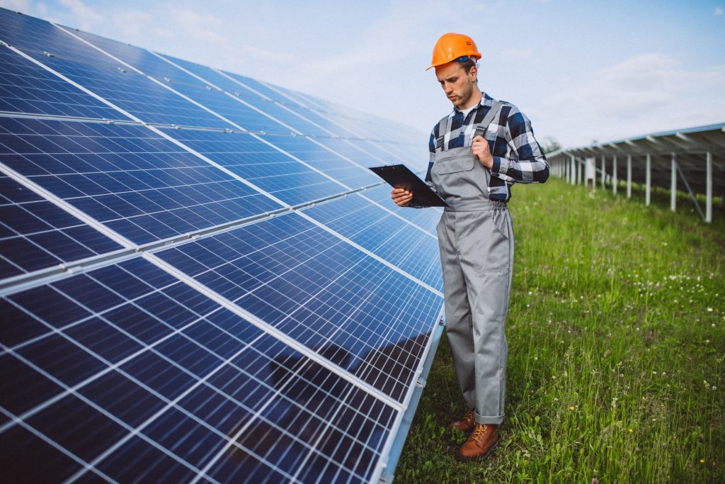man-worker-firld-by-solar-panels (1)